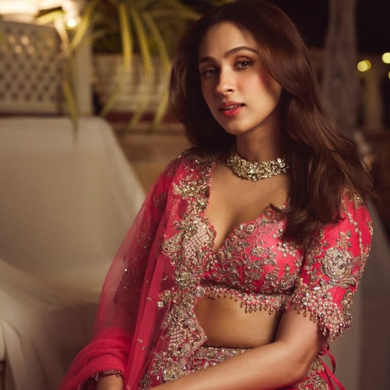 Newly Debut star Pashmina Roshan Do you know who is she? Let’s find out…