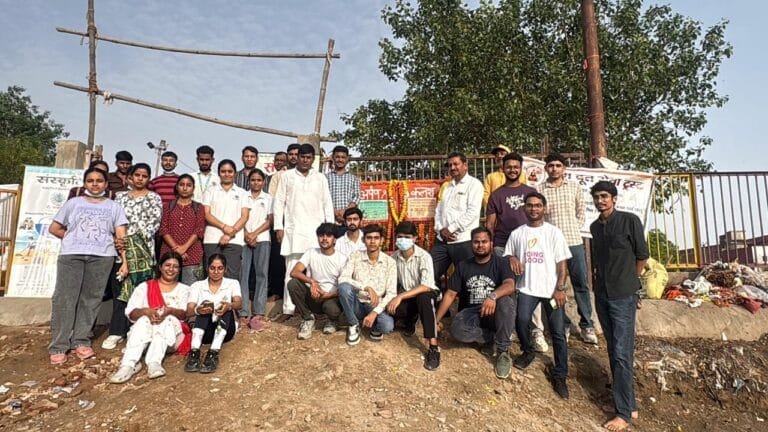 Sanskriti Youth Foundation Installs “Arpan Kalash” at Hathighat; Removes 560 kg Plastic Waste from Yamuna Riverfront