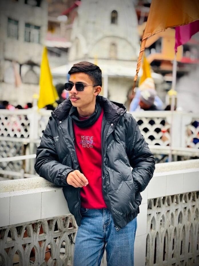 Kartik Nikas: From Starting a Travel Venture at 18 to Building Safarnex at 20 Kartik Nikas: From Starting a Travel Venture at 18 to Building Safarnex at 20